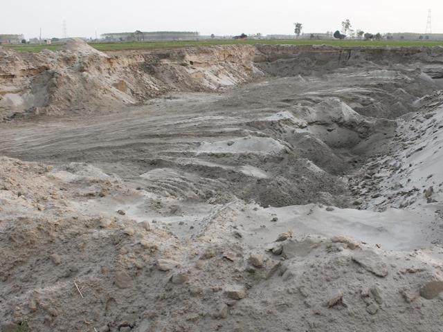 Lakhveer Rana was attacked in 2012 after he blew the lid off illegal mining at Jodhwal village in Ludhiana district. (HT File Photo) Lakhveer Rana was attacked in 2012 after he blew the lid off illegal mining at Jodhwal village in Ludhiana district. (HT File Photo)