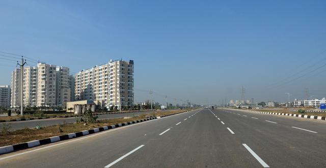 The international airport road in SAS Nagar (Gurminder Singh/HT File Photo) The international airport road in SAS Nagar (Gurminder Singh/HT File Photo)