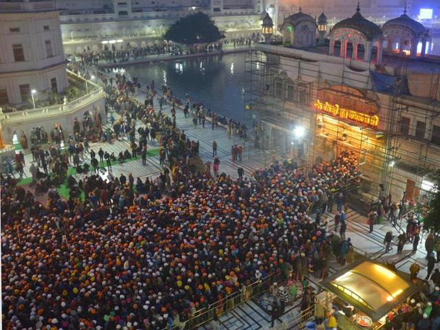 Sikh Devotees listen to the early morning prayer at the Golden Temple in Amritsar on Friday. (Sameer Sehgal/HT Photo)