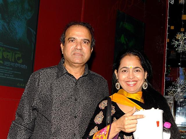 Bollywood play back singer Suresh Wadkar attends the premiere of Marathi language film Natsamrat in Mumbai. (AFP) 