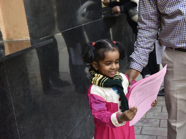 Parents buy nursery admission forms for their children at the Air Force Bal Bharti School, Lodhi Road, New Delhi on Friday. (Saumya Khandelwal/HT photo)