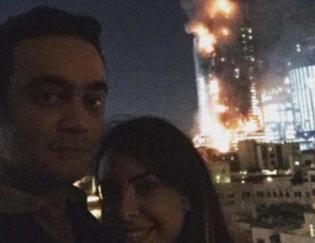Twitter users have slammed a couple who took a selfie with the burning Dubai hotel in the background and posted it on social media (© Instagram / ar_atiki) Twitter users have slammed a couple who took a selfie with the burning Dubai hotel in the background and posted it on social media (© Instagram / ar_atiki)