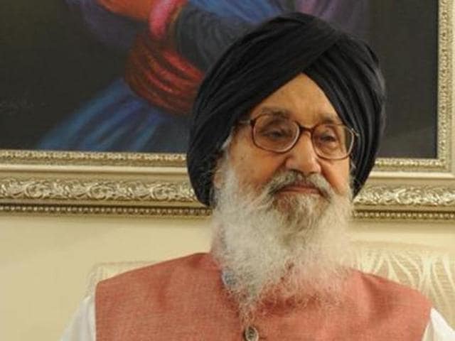 Punjab CM Badal urges Centre to seal Pak borders effectively ...