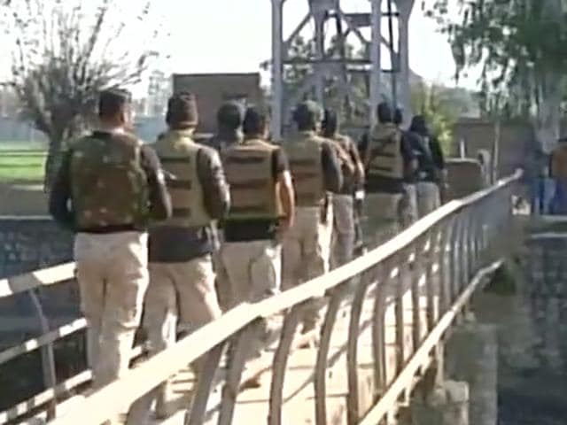 SWAT team at Pathankot attack site; combing operations underway (ANI) SWAT team at Pathankot attack site; combing operations underway (ANI)