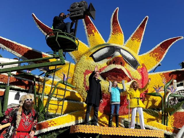 Los Angeles mayor Eric Garcetti, center-left, stands on the City of Los Angeles Discover Los Angeles float during the 127th Rose Parade in California, USA, January 1, 2016. The Los Angeles float won the Mayor’s Trophy. (AP) Los Angeles mayor Eric Garcetti, center-left, stands on the City of Los Angeles Discover Los Angeles float during the 127th Rose Parade in California, USA, January 1, 2016. The Los Angeles float won the Mayor’s Trophy. (AP)