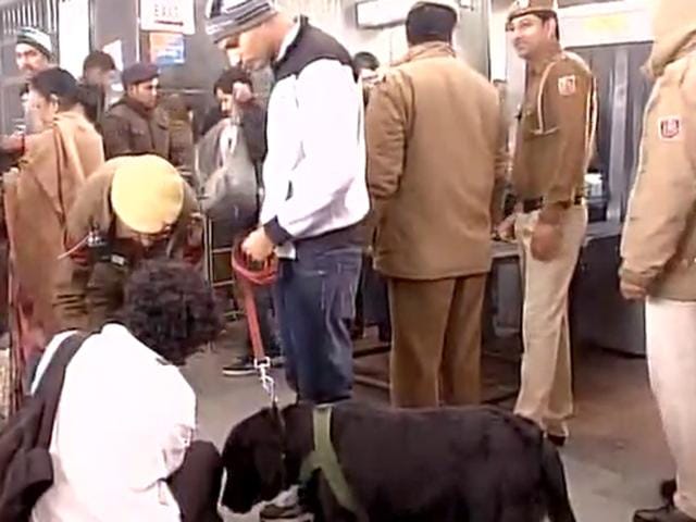 New Delhi Railway Station being searched after the bomb scare. (ANI) New Delhi Railway Station being searched after the bomb scare. (ANI)
