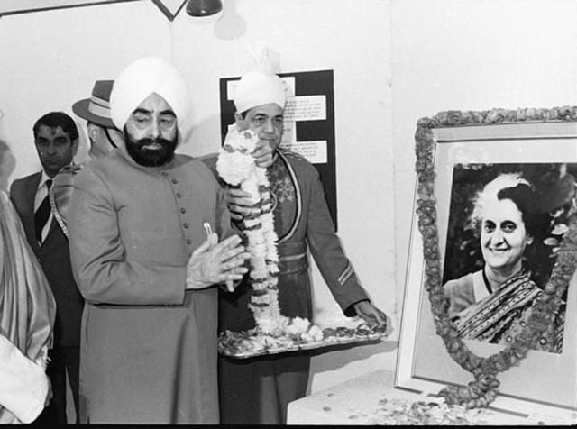 File photo of former PM Rajiv Gandhi and former President Zail Singh paying homage to Indira Gandhi. File photo of former PM Rajiv Gandhi and former President Zail Singh paying homage to Indira Gandhi.