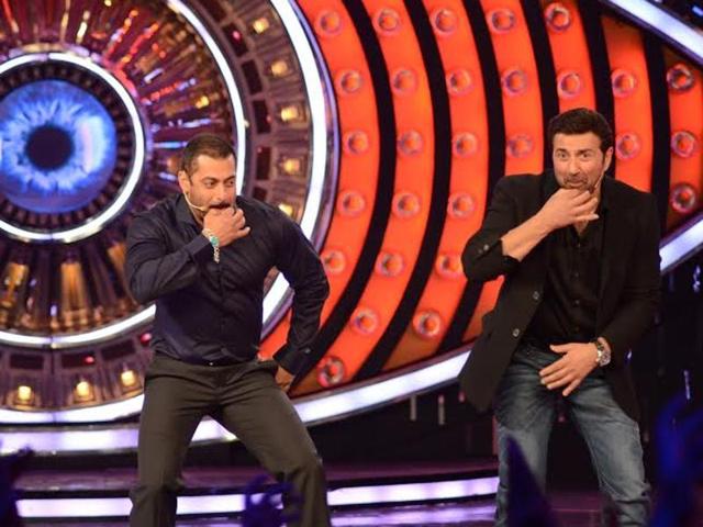 Sunny Deol visited Bigg Boss 9 sets on Saturday, January 2, to promote his film Ghayal Once Again. (Colors) 