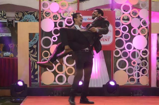 Prince and Suyyash are elated to be awarded the best jodi. (Colors)
