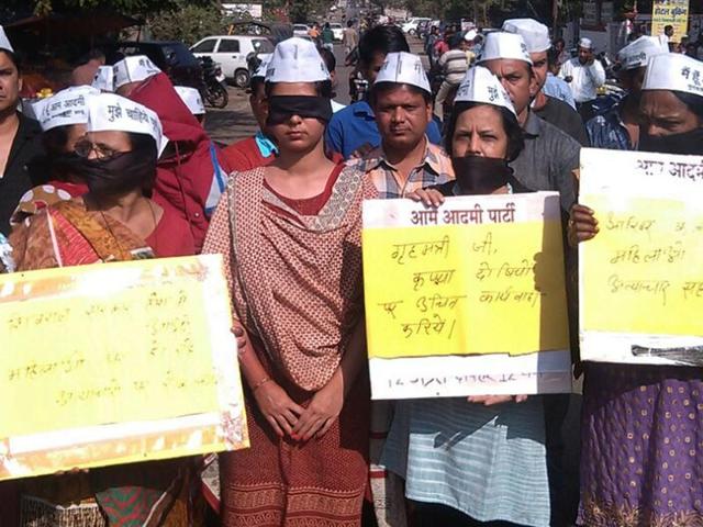Aam Aadmi Party workers stage a demonstration against rising crimes against women in the state, in Bhopal on Sunday. (Hindustan Times) Aam Aadmi Party workers stage a demonstration against rising crimes against women in the state, in Bhopal on Sunday. (Hindustan Times)