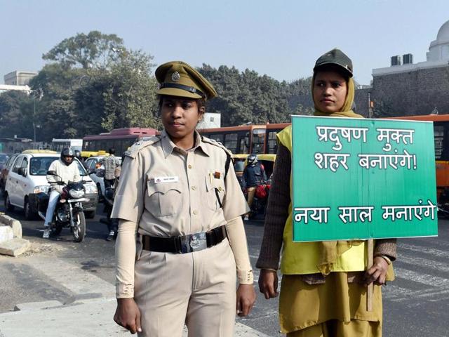 Civil Defence volunteers holding a placard at ITO as odd-even scheme restricting movement of private cars, is operational in New Delhi on Saturday. (PTI) Civil Defence volunteers holding a placard at ITO as odd-even scheme restricting movement of private cars, is operational in New Delhi on Saturday. (PTI)