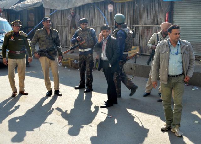 Officials of the National Investigation Agency at a check post set up on the road leading to the air force station in Pathankot. (Sameer Sehgal/ HT Photo) Officials of the National Investigation Agency at a check post set up on the road leading to the air force station in Pathankot. (Sameer Sehgal/ HT Photo)