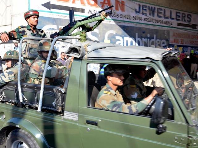 Indian army vehicle passes by a checkpost following fresh firing and alleged bomb explosion inside the air base, in Pathankot, India on Sunday, January 03, 2016.(Sameer Sehgal/ HT Photo)