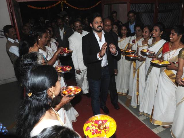 Cricketer Sreesanth interacts with members of the Nair Samaj during the 134th Mannam Jayanti celebrations in Bhopal on Saturday. (Praveen Bajpai/HT photo) Cricketer Sreesanth interacts with members of the Nair Samaj during the 134th Mannam Jayanti celebrations in Bhopal on Saturday. (Praveen Bajpai/HT photo)