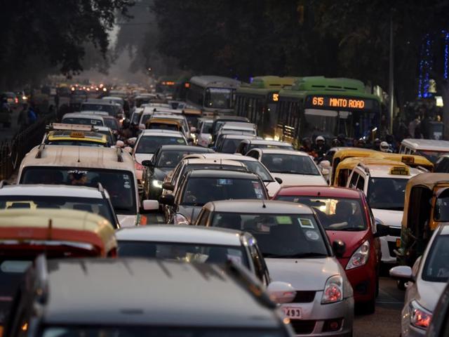 Traffic clogged the roads at Connaught place on the first day of fifteen day trial of Odd Even formula in New Delhi. (Ravi Choudhary/HT Photo) Traffic clogged the roads at Connaught place on the first day of fifteen day trial of Odd Even formula in New Delhi. (Ravi Choudhary/HT Photo)