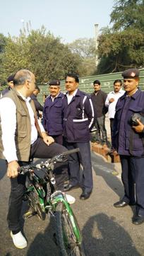 Delhi’s Dy CM Manish Sisodia cycles to work on Monday