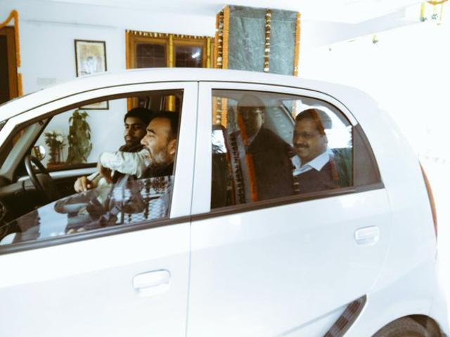 Delhi CM ArvindKejriwal & Health Minister Satyendar Jain carpool to go to Delhi Sec in Transport Minister Gopal Rai’s Tata Nano car (Twitter) Delhi CM ArvindKejriwal & Health Minister Satyendar Jain carpool to go to Delhi Sec in Transport Minister Gopal Rai’s Tata Nano car (Twitter)