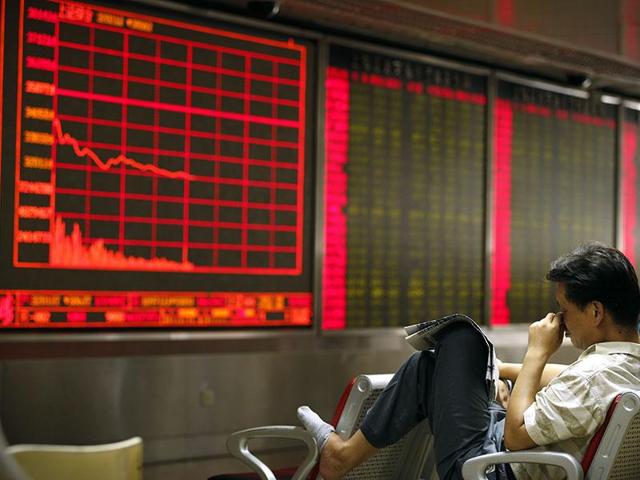 Asian shares and currencies fell during the first day of trading in 2016 largely due to the weakening of the yuan, while oil prices rose by 3%. (AP Photo) Asian shares and currencies fell during the first day of trading in 2016 largely due to the weakening of the yuan, while oil prices rose by 3%. (AP Photo)