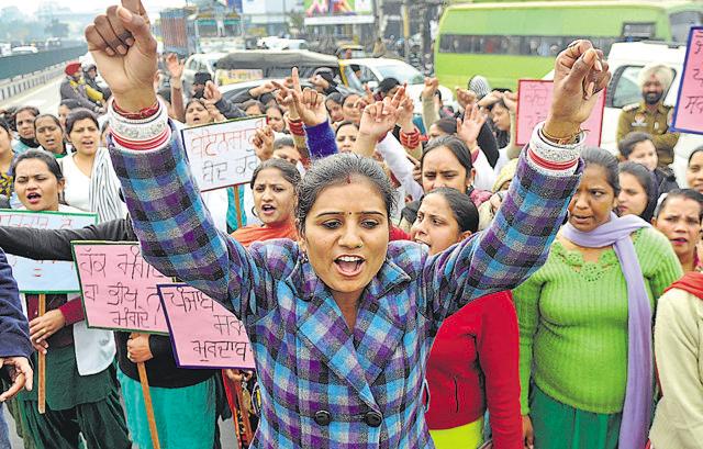 Nurses have threatened to go on an indefinite strike if their services are not regularised. (Bharat Bhushan/HT Photo) Nurses have threatened to go on an indefinite strike if their services are not regularised. (Bharat Bhushan/HT Photo)