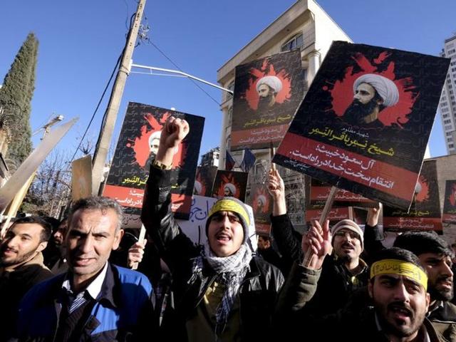 Iranian protesters shout slogans as they hold pictures of Shiite cleric Sheikh Nimr al-Nimr during a demonstration against the execution in Saudi Arabia, outside the Saudi Arabian Embassy in Tehran. (Reuters photo) Iranian protesters shout slogans as they hold pictures of Shiite cleric Sheikh Nimr al-Nimr during a demonstration against the execution in Saudi Arabia, outside the Saudi Arabian Embassy in Tehran. (Reuters photo)