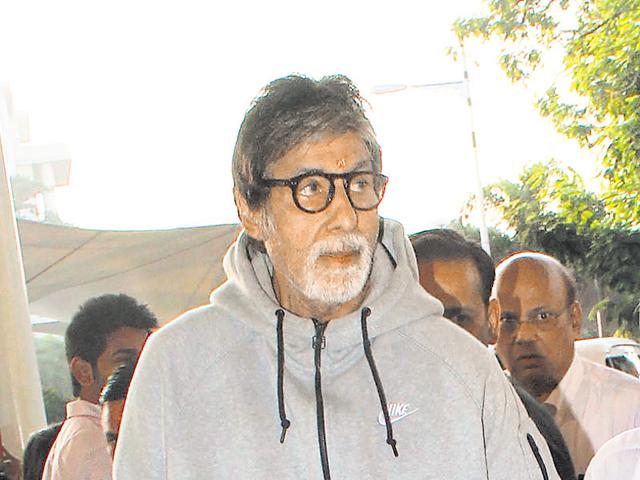 Amitabh Bachchan at the Mumbai airport. (Photo: yogen shah/ Shakti yadav) 