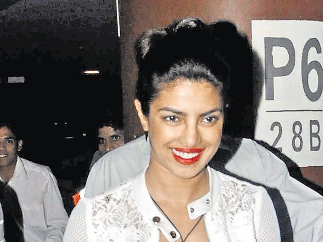 Priyanka Chopra spotted at the Mumbai airport Monday midnight. (Photo: yogen shah/ Shakti yadav) 