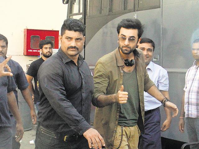 Ranbir Kapoor was seen with his bodyguards at a Bandra (Mumbai) studio. (Photo: pramod thakur/ht) 