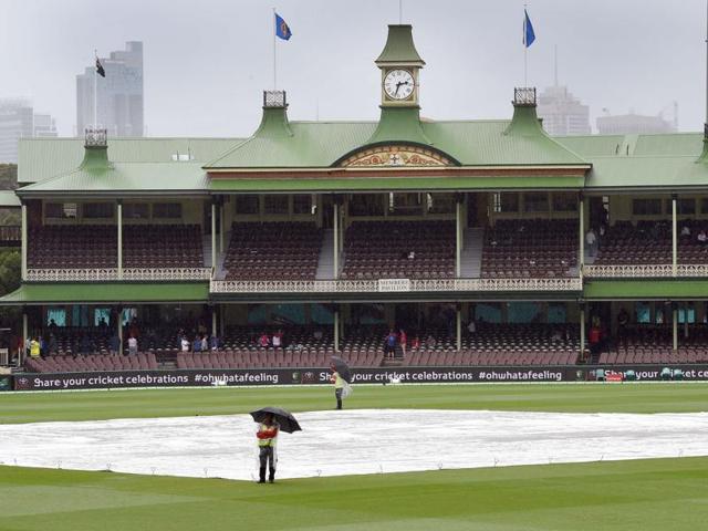 Rain washed out play on the third day of the third cricket Test match between Australia and the West Indies in Sydney on January 5, 2016. (AFP Photo) Rain washed out play on the third day of the third cricket Test match between Australia and the West Indies in Sydney on January 5, 2016. (AFP Photo)