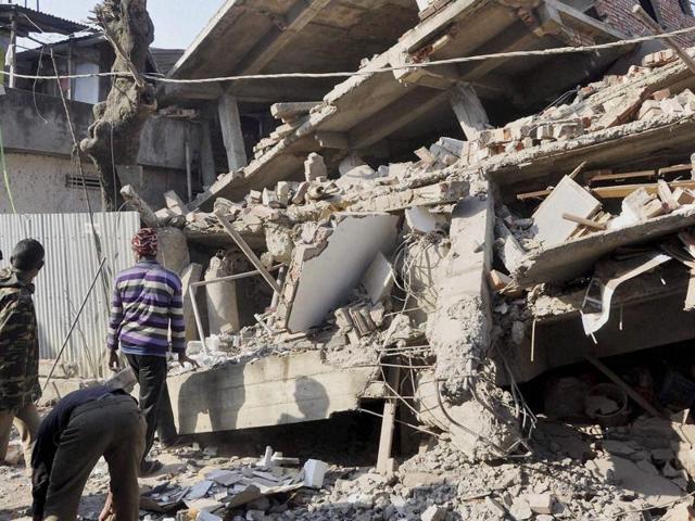 Soldiers and locals carry out rescue work at a damaged building after an earthquake in Imphal, Manipur on Monday. (PTI) Soldiers and locals carry out rescue work at a damaged building after an earthquake in Imphal, Manipur on Monday. (PTI)