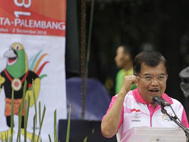 Indonesian Vice President Jusuf Kalla delivers his speech as banners with Asian Games mascot, called Drawa, stand in the background in Jakarta, Indonesia. (AP Photo) Indonesian Vice President Jusuf Kalla delivers his speech as banners with Asian Games mascot, called Drawa, stand in the background in Jakarta, Indonesia. (AP Photo)