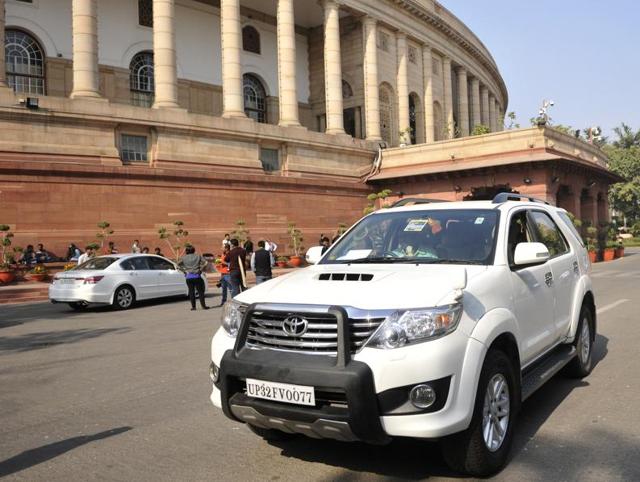 Do Your Cars Emit Oxygen Sc Ban On High Capacity Diesel Cars To Stay Latest News Delhi Hindustan Times