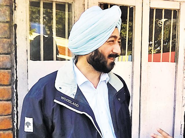 Superintendent of police (headquarters) Salwinder Singh talking to Hindustan Times at his official residence in Gurdaspur on Tuesday.(HT Photo) Superintendent of police (headquarters) Salwinder Singh talking to Hindustan Times at his official residence in Gurdaspur on Tuesday.(HT Photo)