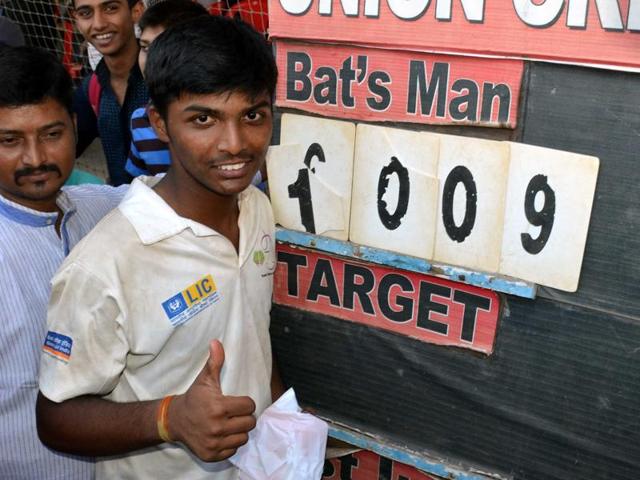Mumbai teenager Pranav Dhanawade poses in front of the scoreboard after his innings. (HT photo) Mumbai teenager Pranav Dhanawade poses in front of the scoreboard after his innings. (HT photo)