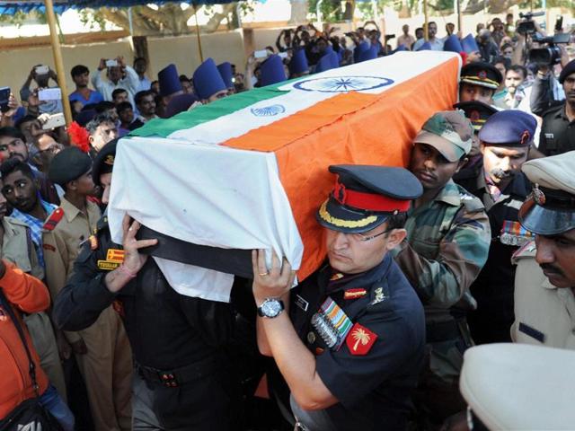 Emotional farewell for Pathankot martyr Lt Col Niranjan | Hindustan Times