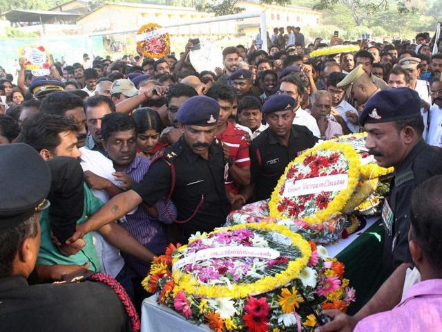 Army personnel carry the mortal remains of Lt Col Niranjan Kumar. (PTI)