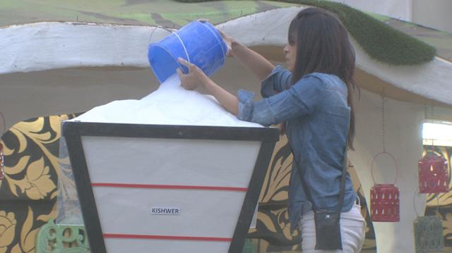 Kishwer also cried on seeing how Rochelle had suffered. (Colors) Kishwer also cried on seeing how Rochelle had suffered. (Colors)