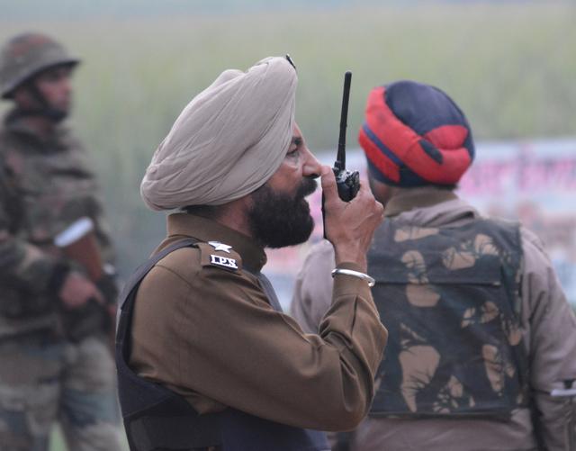 Punjab police personnel, who were deployed outside the station’s boundary wall, were almost fired upon by the air force, who mistook them for terrorists.(Representative Photo) Punjab police personnel, who were deployed outside the station’s boundary wall, were almost fired upon by the air force, who mistook them for terrorists.(Representative Photo)