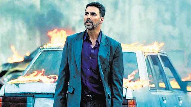 Will Akshay’s Airlift be able to do good business or will fans turn to cricket? (Twitter)