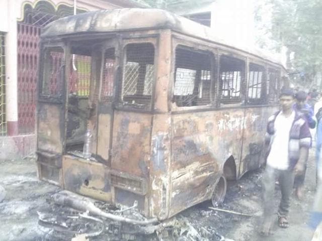 A burned -out vehicle outside of the police station. (HT Photo)