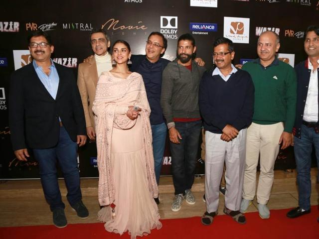 PVR Chairman Ajay Bijli, actors Farhan Akhtar and Aditi Rao Hydari, filmmaker Vidhu Vinod Chopra, Delhi chief minister Arvind Kejriwal, deputy chief minister Manish Sisodia and AAP leaders Kumar Vishwas during a press conference of Wazir in New Delhi, on Jan 5 ,2016.  (IANS) 