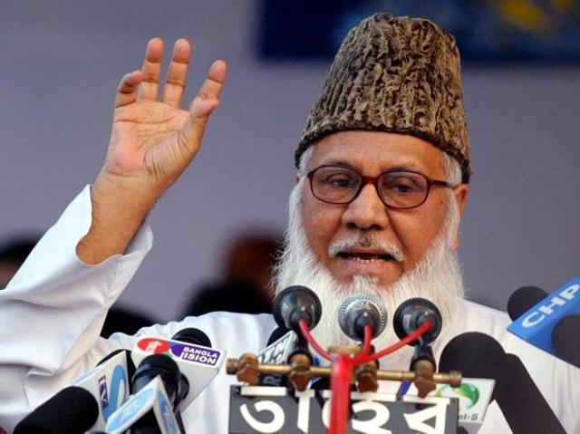 Bangladesh's attorney general Mahbubey Alam (C) walks out of the Supreme Court after a review petition of Jamaat-e-Islami party's senior leader Motiur Rahman Nizami's appeal against his death sentence was dismissed, in Dhaka. (AP Photo)