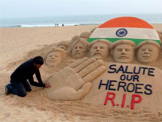 Artist Sudarsan Pattnaik creates a sand art to pay tribute to the martyrs of Pathankot attack at Puri beach of Odisha. (PTI) Artist Sudarsan Pattnaik creates a sand art to pay tribute to the martyrs of Pathankot attack at Puri beach of Odisha. (PTI)