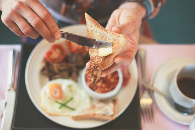 Skipping breakfast can lead to increased hunger by lunchtime, when you might binge to compensate. (Shutterstock) Skipping breakfast can lead to increased hunger by lunchtime, when you might binge to compensate. (Shutterstock)