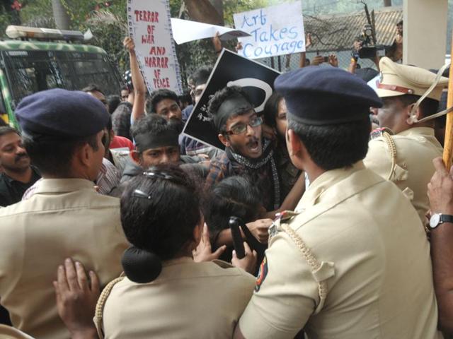 Police had lodged FIRs against 17 students for holding FTII director Prashant Pathrabe into captivity during their strike last year. (HT photo)