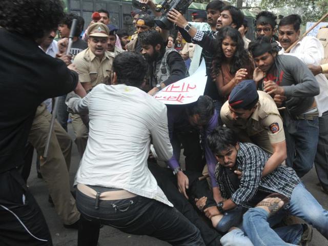 The police lathi-charged protesting students after they refused to clear the way for Chauhan. (HT photo)