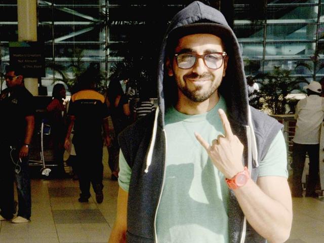 Actor Imran Khan in a high collared coat at the Mumbai Airport (Photo: Yogen Shah) Actor Imran Khan in a high collared coat at the Mumbai Airport (Photo: Yogen Shah)