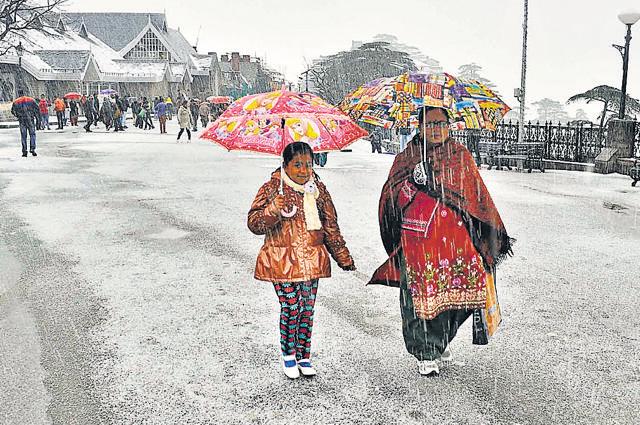 The Ridge in Shimla slowly turns white as sleet falls. (Deepak Sansta/HT Photo)