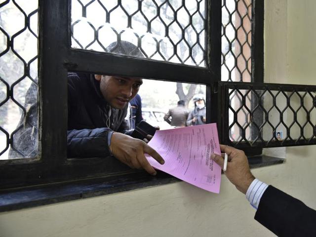 Parents buy admission forms for nursery for their chiildren at Air Force Bal Bharti School at Lodhi Road in New Delhi. (Saumya Khandelwal/ HT Photo) Parents buy admission forms for nursery for their chiildren at Air Force Bal Bharti School at Lodhi Road in New Delhi. (Saumya Khandelwal/ HT Photo)