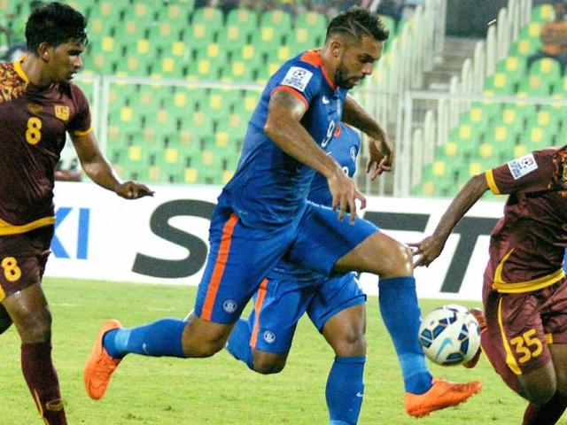 New Delhi: Robin Singh (9) of Delhi Dynamos and Gregory Arnolin of Pune FC try for header during the ISL semifinal match at JL Nehru Stadium in New Delhi on Friday. PTI Photo by Vijay Verma (PTI12_11_2015_000297A) (PTI) New Delhi: Robin Singh (9) of Delhi Dynamos and Gregory Arnolin of Pune FC try for header during the ISL semifinal match at JL Nehru Stadium in New Delhi on Friday. PTI Photo by Vijay Verma (PTI12_11_2015_000297A) (PTI)
