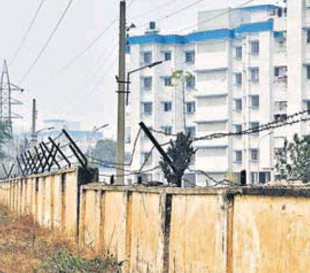 Barbed wire in tatters at the Halwara airbase in Ludhiana. (Sikander Singh Chopra/HT ) Barbed wire in tatters at the Halwara airbase in Ludhiana. (Sikander Singh Chopra/HT )